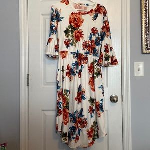 Floral dress… with pockets!